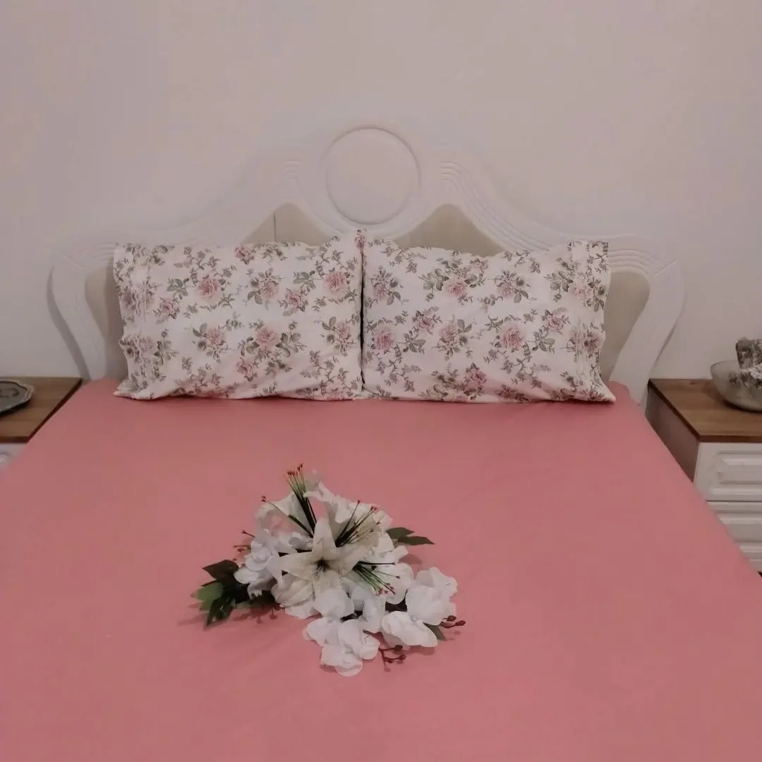 Pembe Şakayık Desenli Dantel Detaylı Lüks Nevresim Takımı