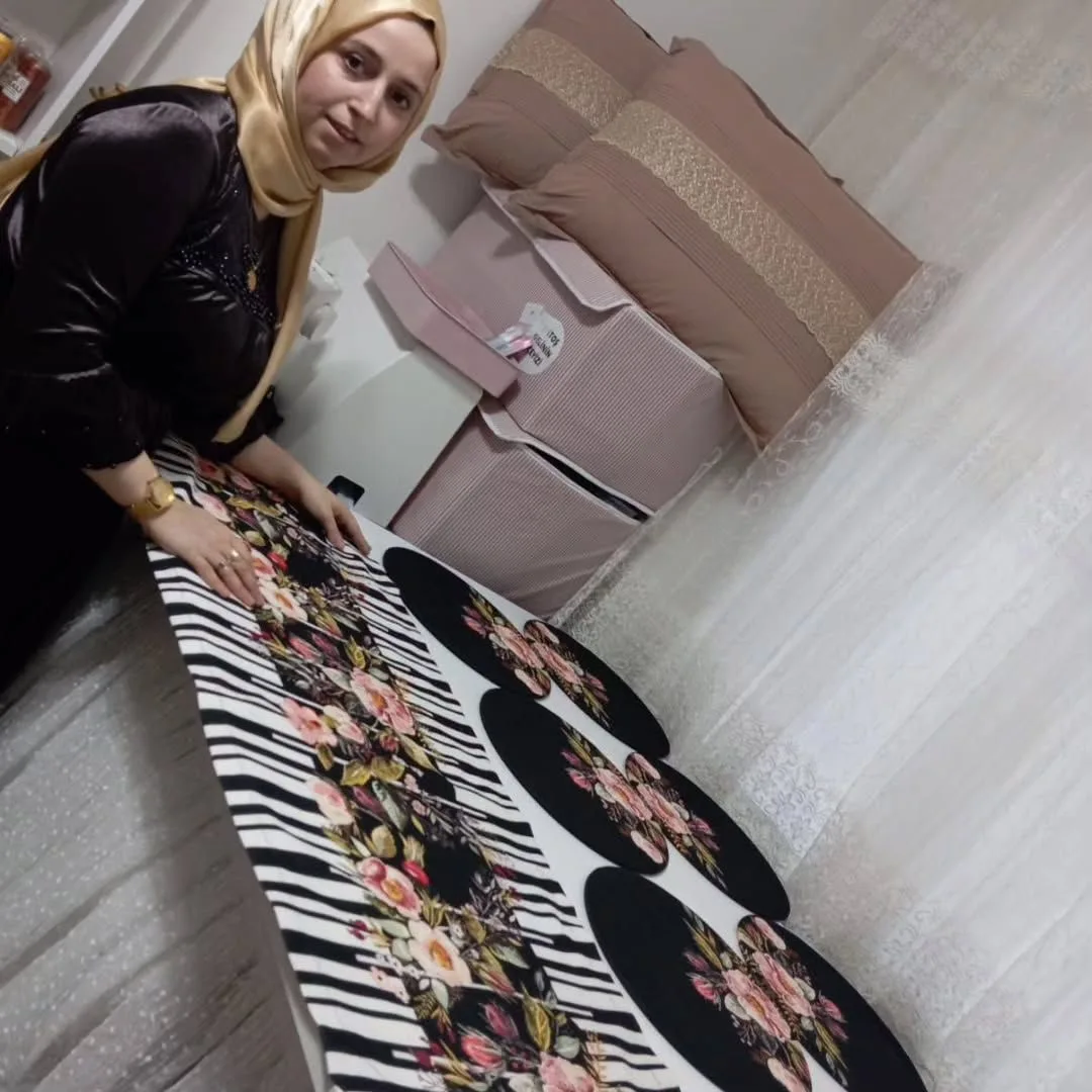 Pembe Çiçek ve Çizgi Desenli Lüks Supla ve Runner Takımı