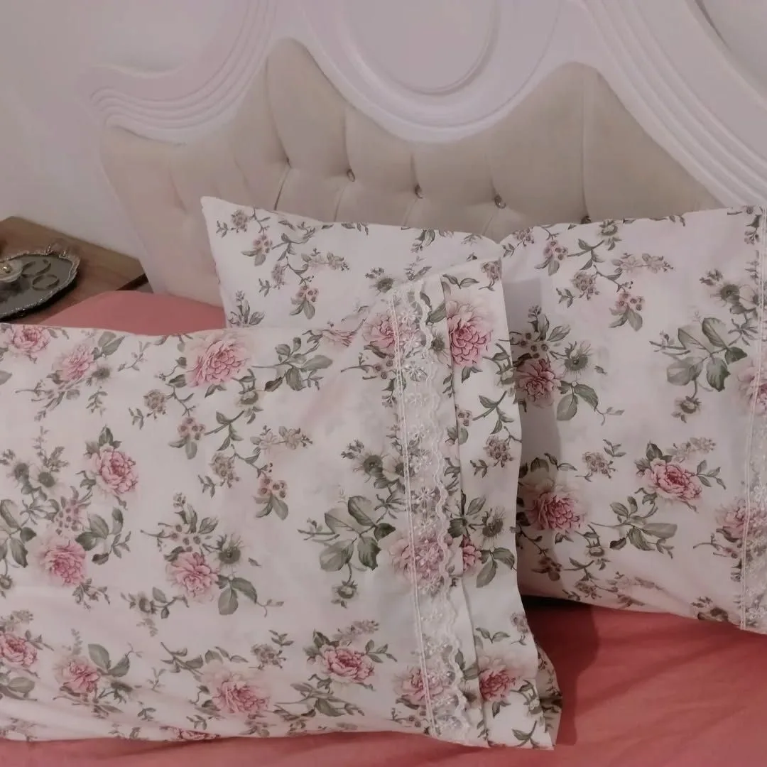 Pembe Şakayık Desenli Dantel Detaylı Lüks Nevresim Takımı
