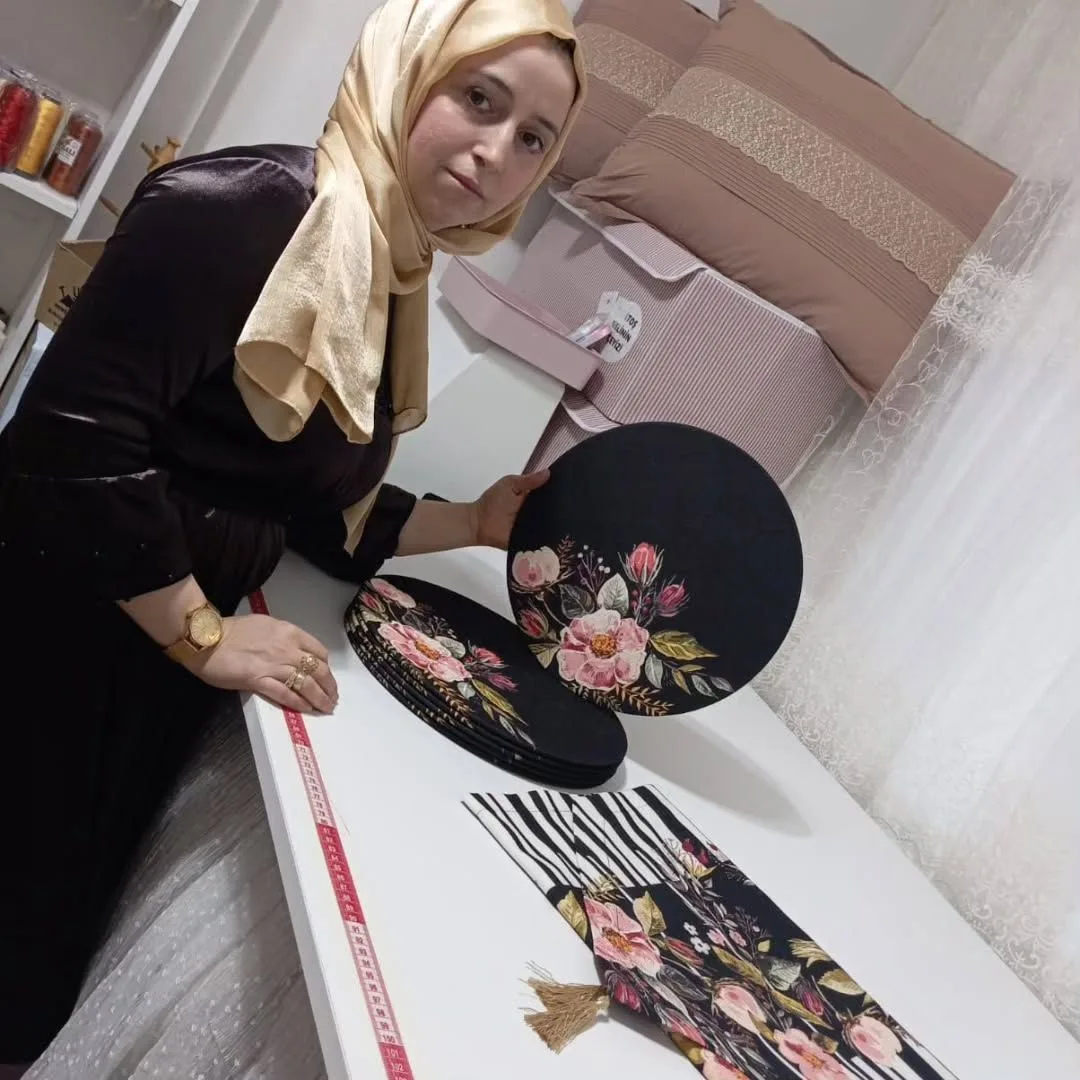 Pembe Çiçek ve Çizgi Desenli Lüks Supla ve Runner Takımı